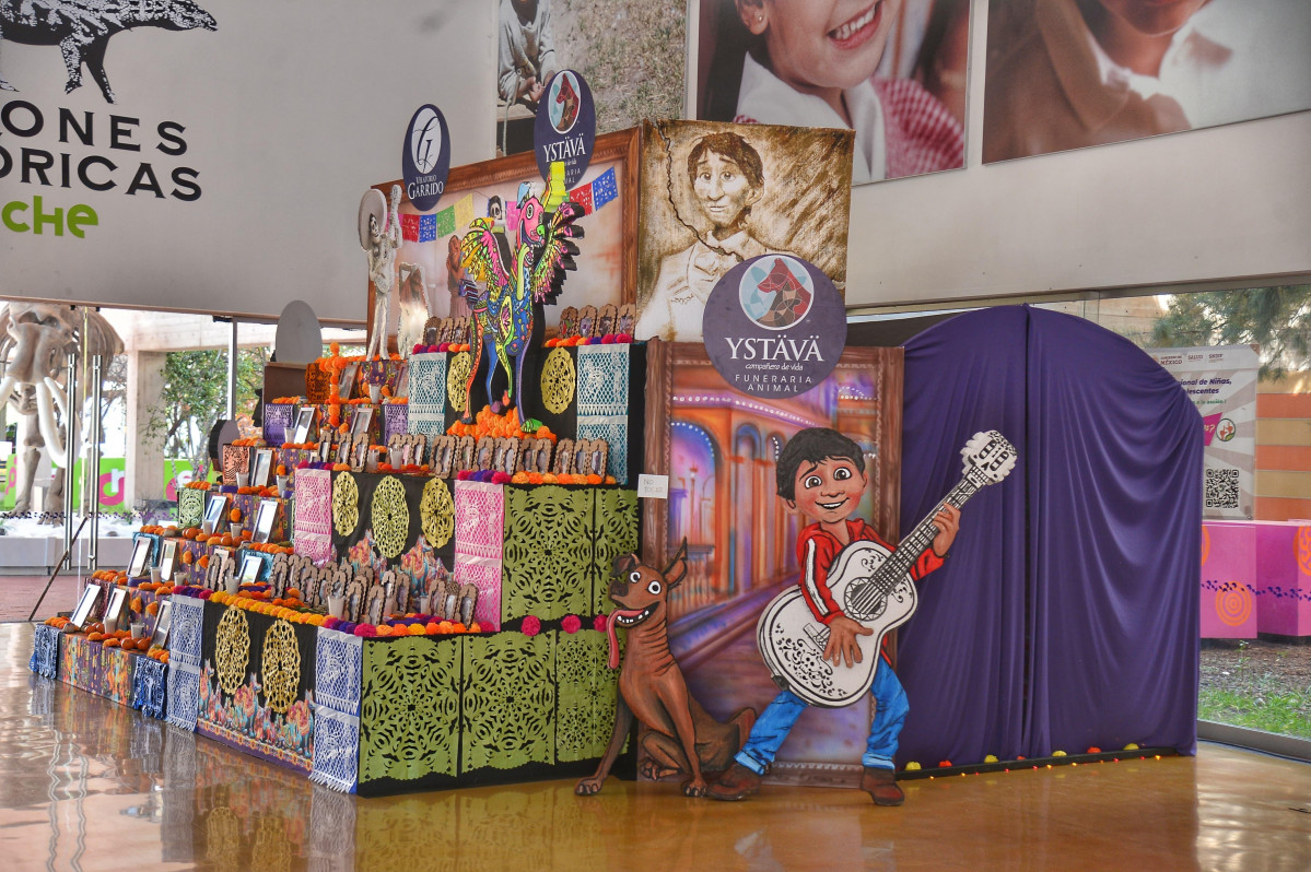 ALTAR DE MUERTOS