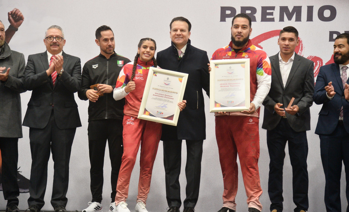 PREMIACION A DEPORTISTAS 2