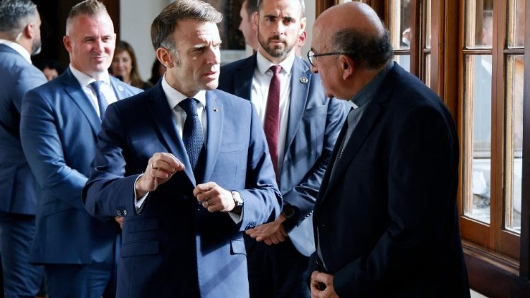 MACRON Y ARZOBISPO DE CHILE 3